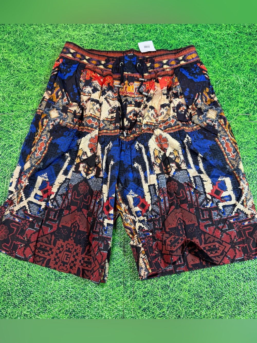 Balmain Paris Printed Jogger Shorts Size 32 NWT  11”  inseam